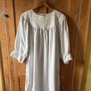Jessica McClintock Cream Embroidered Peasant Tunic